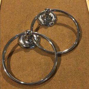 2 Towel Rings